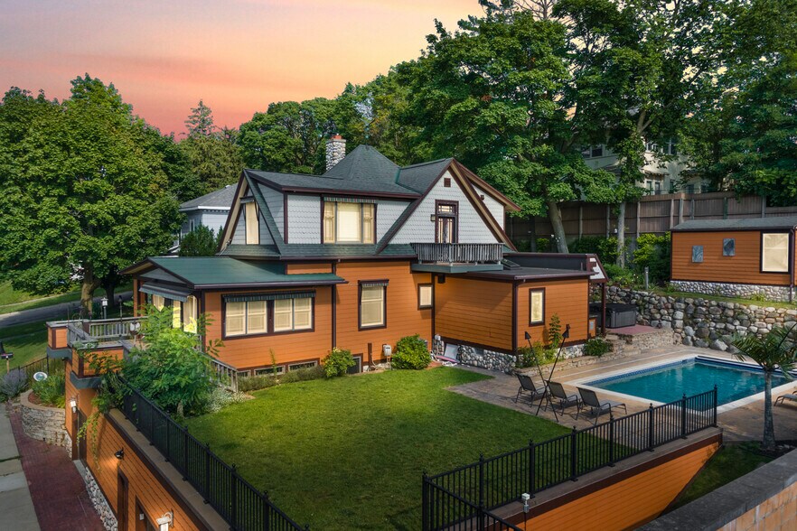 More Photos Of 128 E Pine St, Cadillac Specialty For Sale