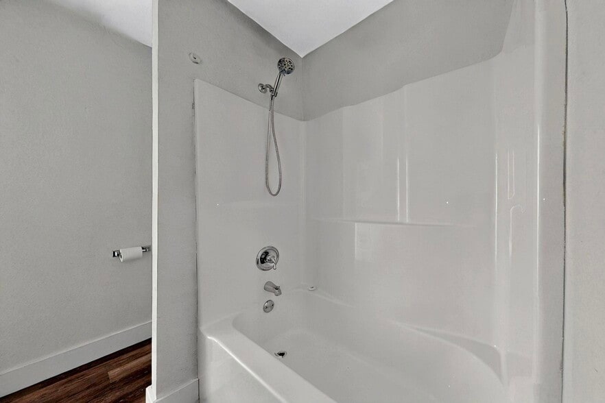 More Photos Of 11544 Cockleburr Rd, Roanoke Warehouse For Lease