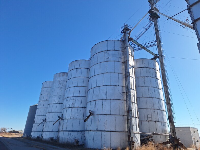 More Photos Of 808 Pacific st, Lexington Specialty For Sale