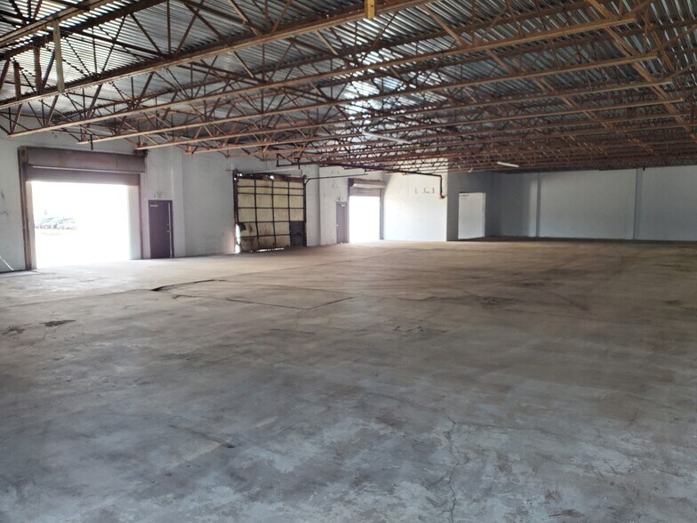 More Photos Of 4207-4209 Menlo Dr, Baltimore Flex For Lease