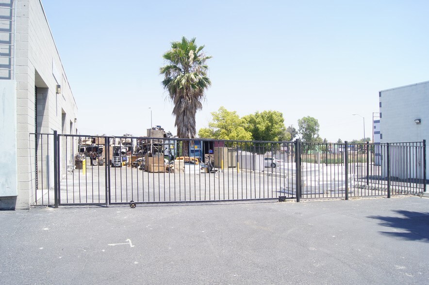 More Photos Of 615 Oak Ct, San Bernardino Warehouse For Sale