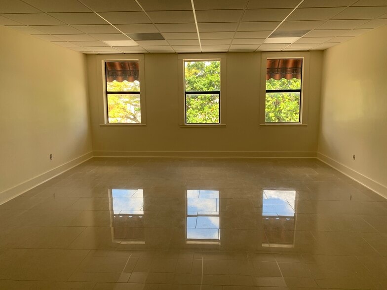 More Photos Of 219 N 21st Ave, Hollywood Storefront Retail Office For Lease