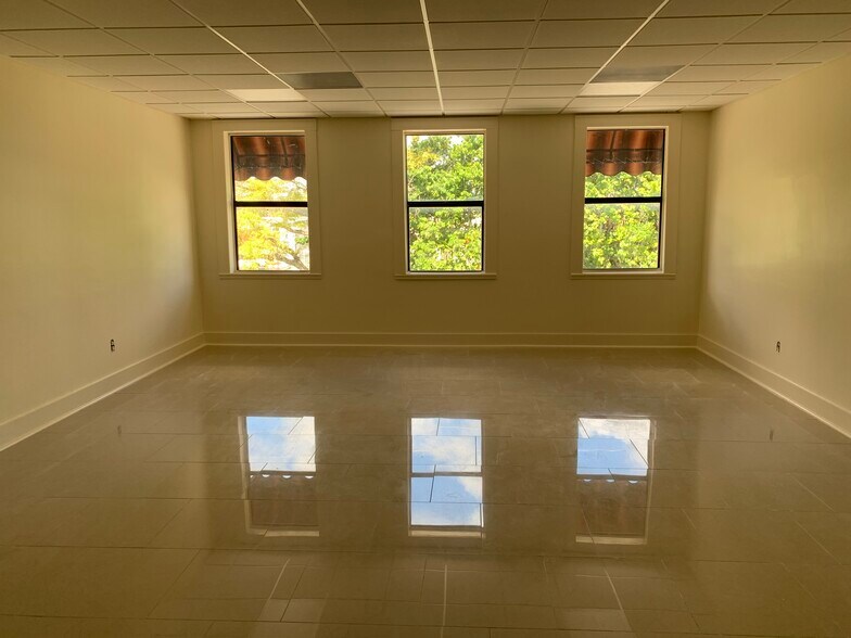 More Photos Of 219 N 21st Ave, Hollywood Storefront Retail Office For Sale