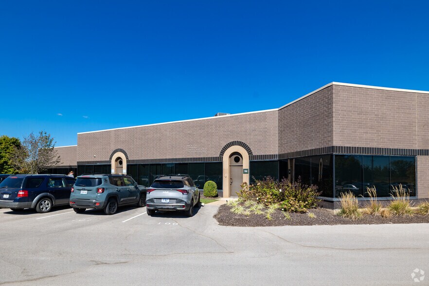 More Photos Of 732-756 Goddard Ave, Chesterfield Flex For Sale