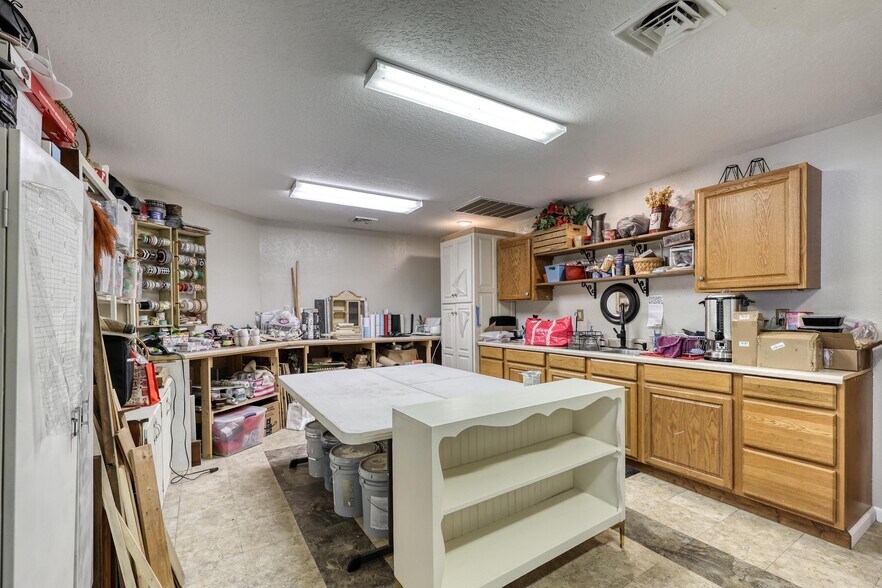 More Photos Of 8637 Oxbow Ln, Neosho Storefront Retail Residential For Sale