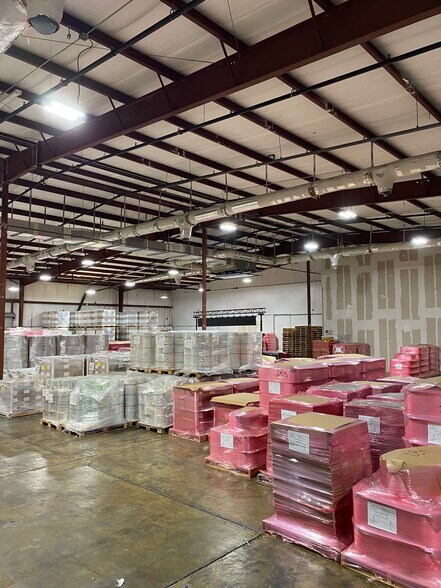More Photos Of 2230C 31st St S, Saint Petersburg Warehouse For Lease