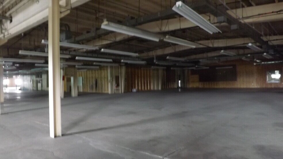 More Photos Of 700 Hepburn St, Milton Showroom For Lease