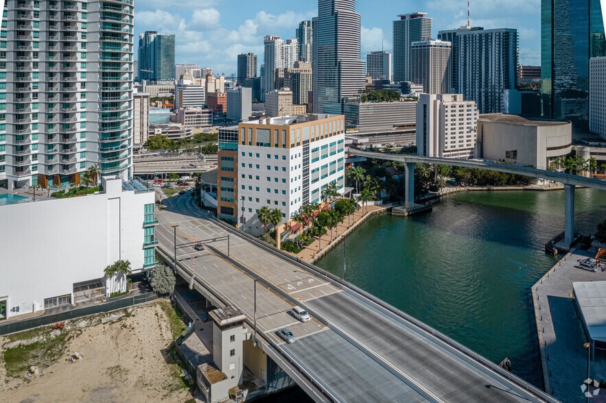 More Photos Of 333 S Miami Ave, Miami Office For Lease