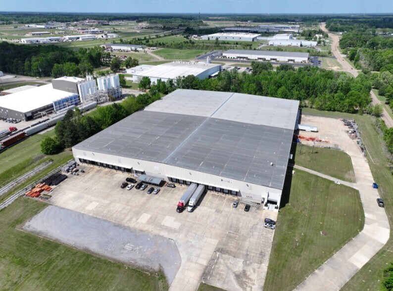More Photos Of 195 Industrial N dr, Gluckstadt Industrial For Lease