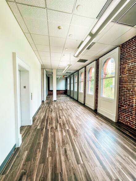 More Photos Of 920 SW 3rd Ave, Portland Office For Lease