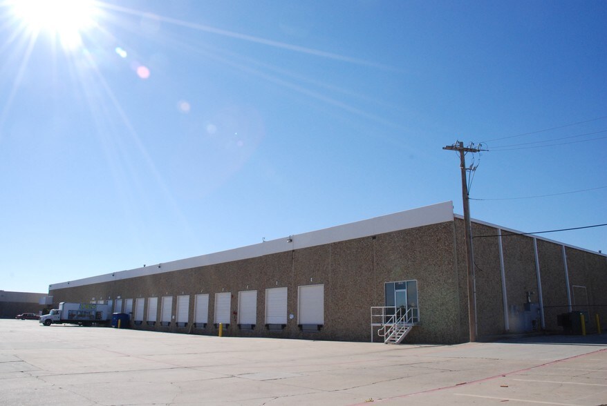 More Photos Of 1905 110th St, Grand Prairie Distribution For Lease