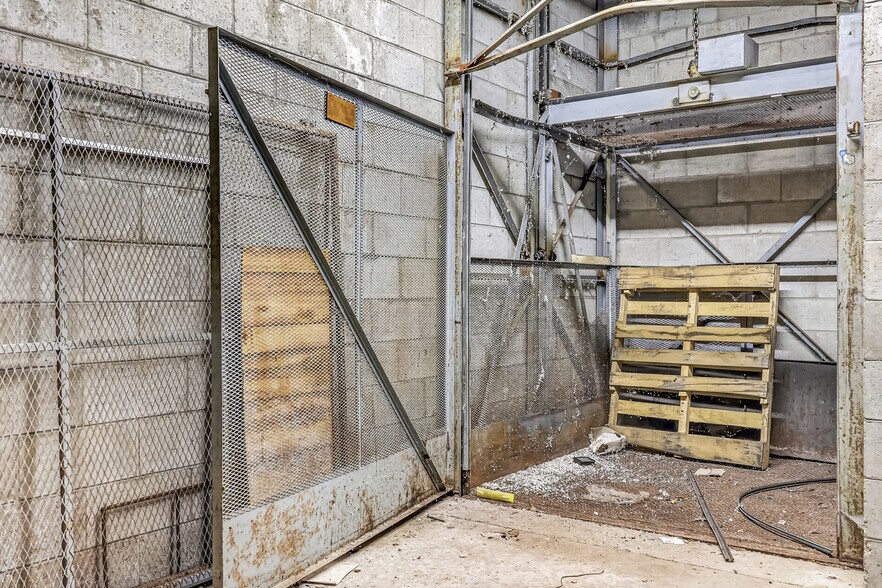 More Photos Of 1006 E Colby St, Whitehall Storefront Retail Office For Sale