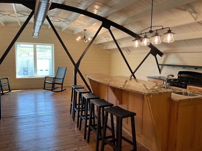 More Photos Of 112 1st St, Perrysville Flex For Lease