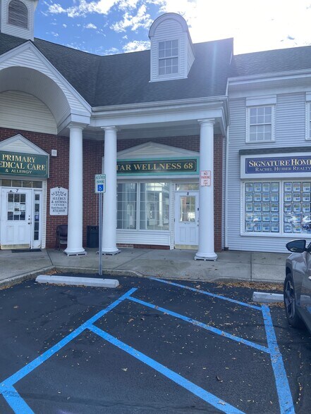 More Photos Of 760 Main St, Center Moriches Storefront Retail Office For Lease
