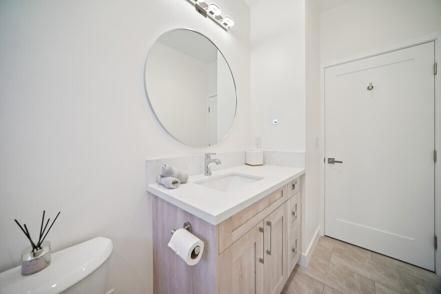 More Photos Of 8434 Oakdale Ave, Winnetka Multifamily For Sale