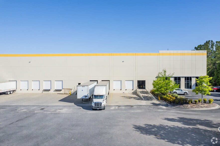 More Photos Of 2310 Charleston Regional Pky, Charleston Distribution For Lease