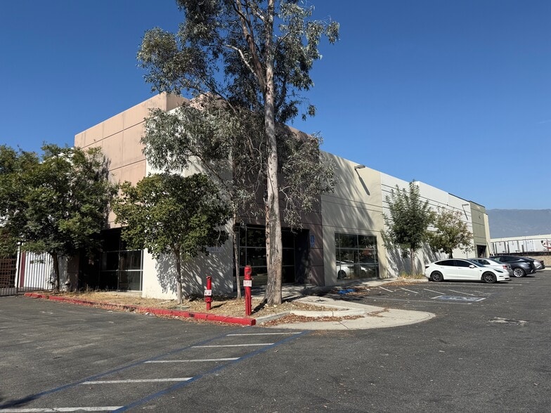Primary Photo Of 14920 Hilton Dr, Fontana Warehouse For Lease