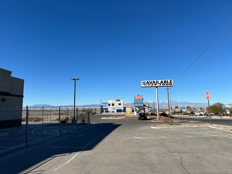 More Photos Of 6665 E Lake Mead Blvd, Las Vegas General Retail For Lease