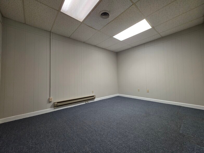 More Photos Of 404 St Andrews Dr, Greenville Office For Lease