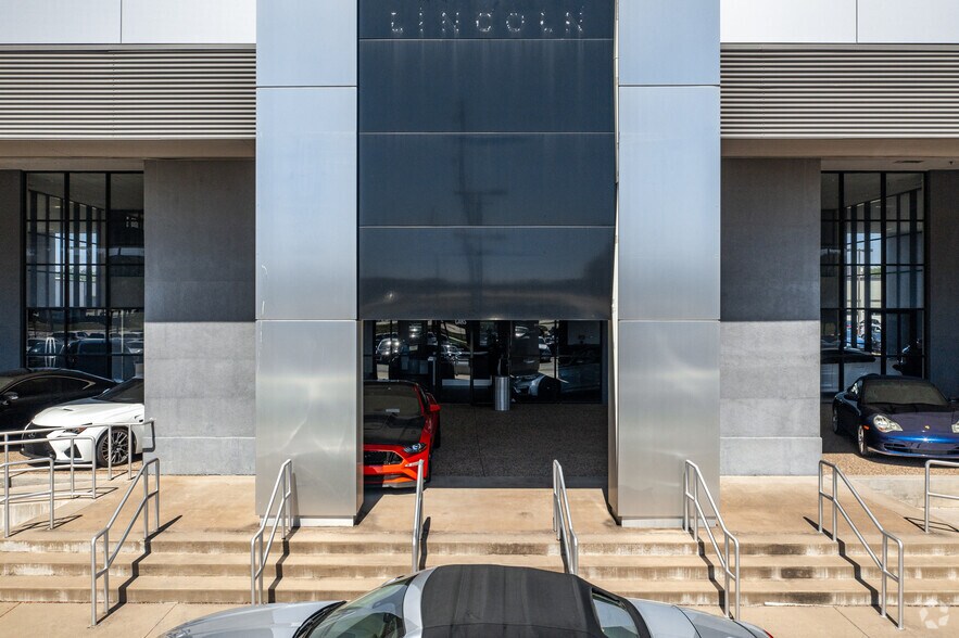 More Photos Of 3333 W Plano Pky, Plano Industrial For Lease