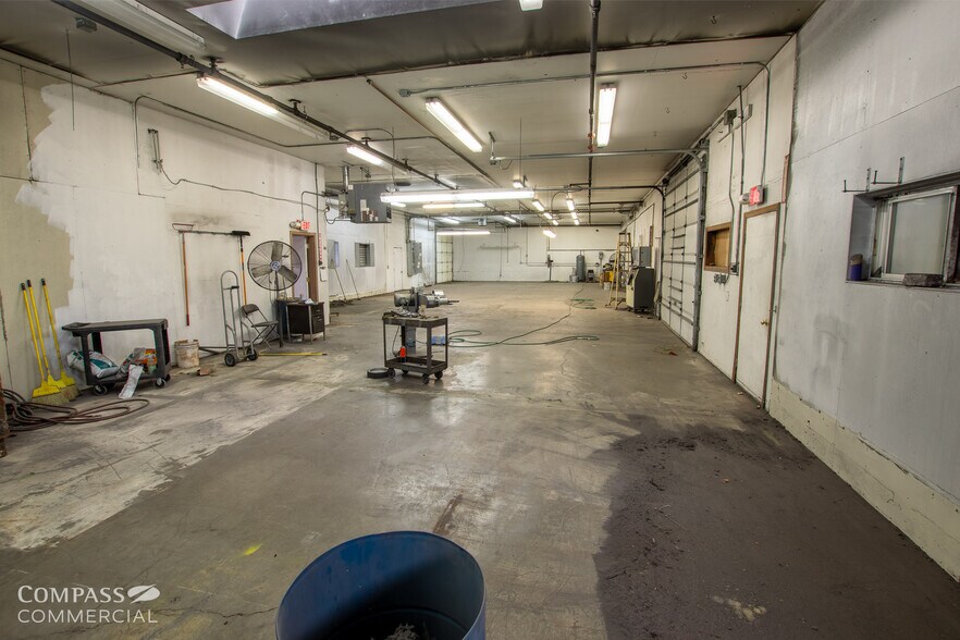 More Photos Of 480 SE Bridgeford Blvd, Bend Industrial For Lease