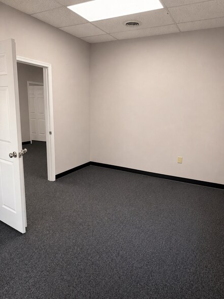 More Photos Of 6501 Mechanicsville Tpke, Mechanicsville Office For Lease