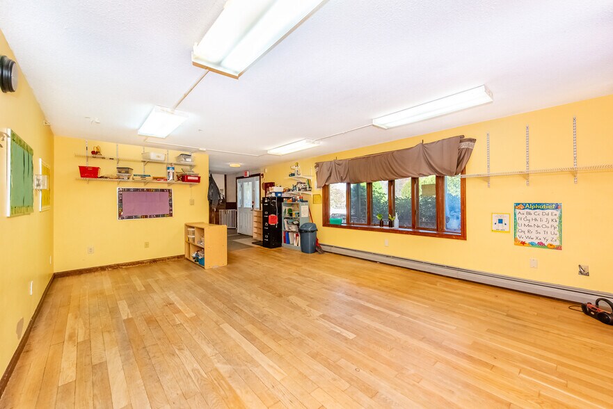 More Photos Of 105 Durham Rd, Dover Daycare Center For Sale