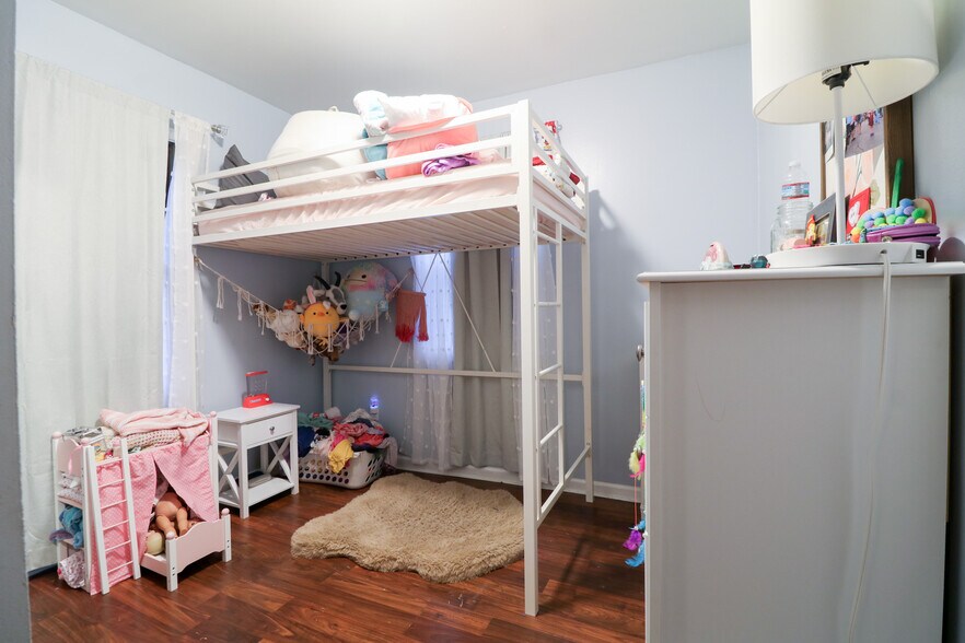 More Photos Of 40523 N Il Route 83, Antioch Apartments For Sale