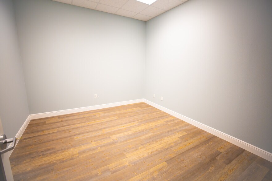 More Photos Of 2121 S Hiawasee Rd, Orlando Coworking Space