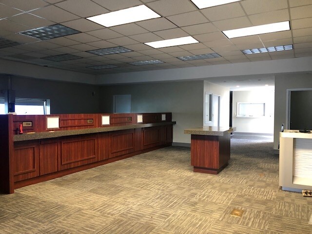 More Photos Of 2445 Onslow Dr, Jacksonville Bank For Sale