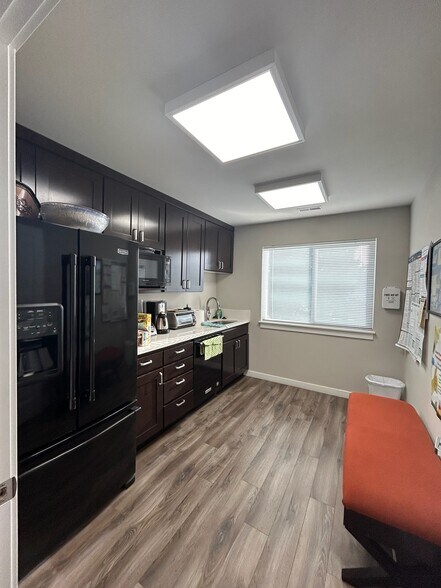 More Photos Of 12409 State Ave, Marysville Flex For Lease