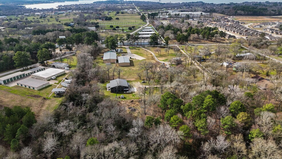 More Photos Of 12726 Moon Rd, Willis Loft Creative Space For Sale