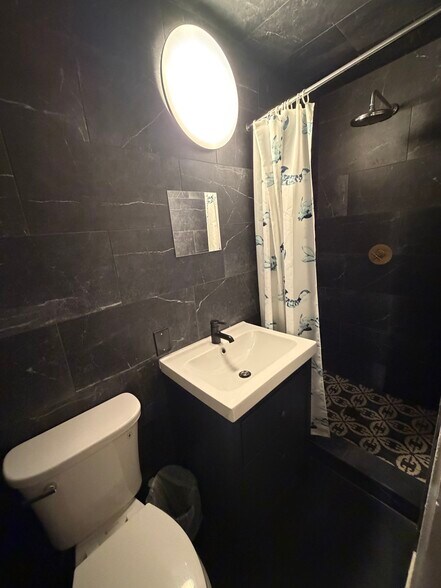More Photos Of 402 Hyde Park Blvd, Houston Multifamily For Sale