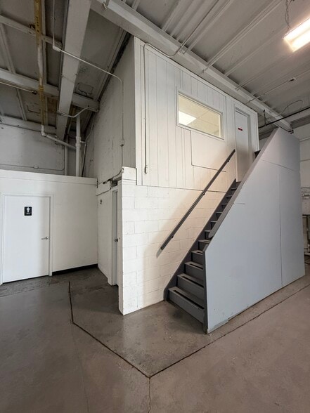 More Photos Of 2566 Borough Pl, Woodside General Retail For Lease