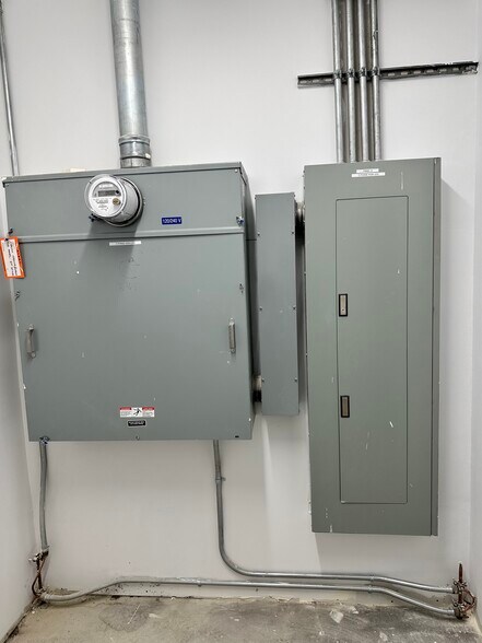 More Photos Of 1690 Hayes Ave, Long Beach Manufacturing For Lease