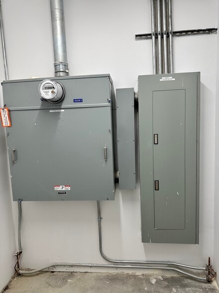 More Photos Of 1690 Hayes Ave, Long Beach Manufacturing For Sale