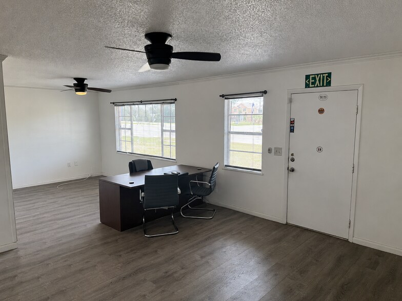 More Photos Of 4812 Gulf Breeze Pky, Gulf Breeze Auto Dealership For Sale