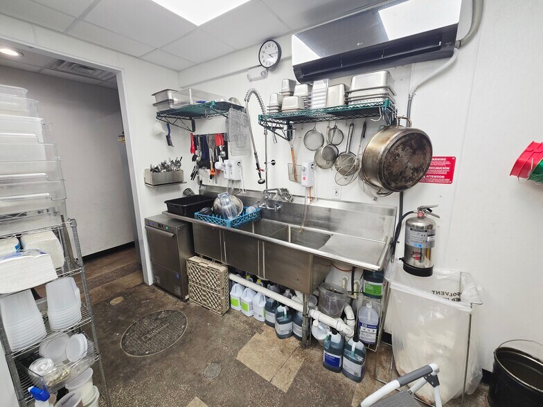 More Photos Of 926 N Mills Ave, Orlando Storefront For Sale