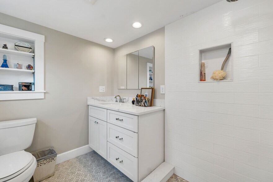 More Photos Of 205 Chelmsford St, Chelmsford Office Residential For Sale