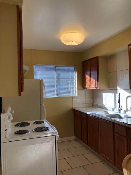More Photos Of 2100-2104 Sunrise Ave, Las Vegas Apartments For Sale