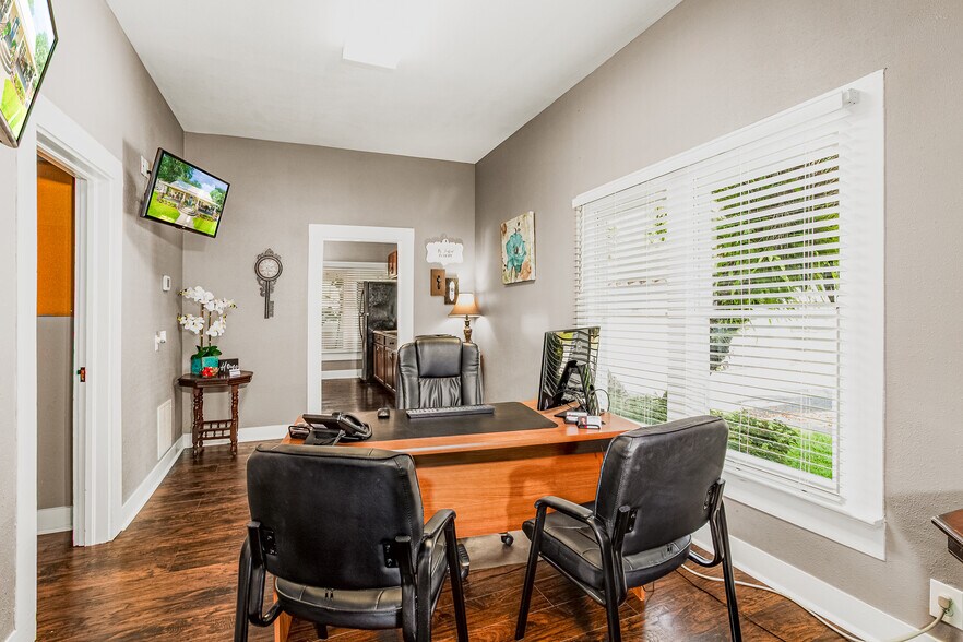 More Photos Of 69 W Macclenny Ave, Macclenny Office For Sale