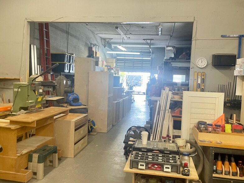 More Photos Of 4840-4860 N Dixie Hwy, Oakland Park Warehouse For Sale