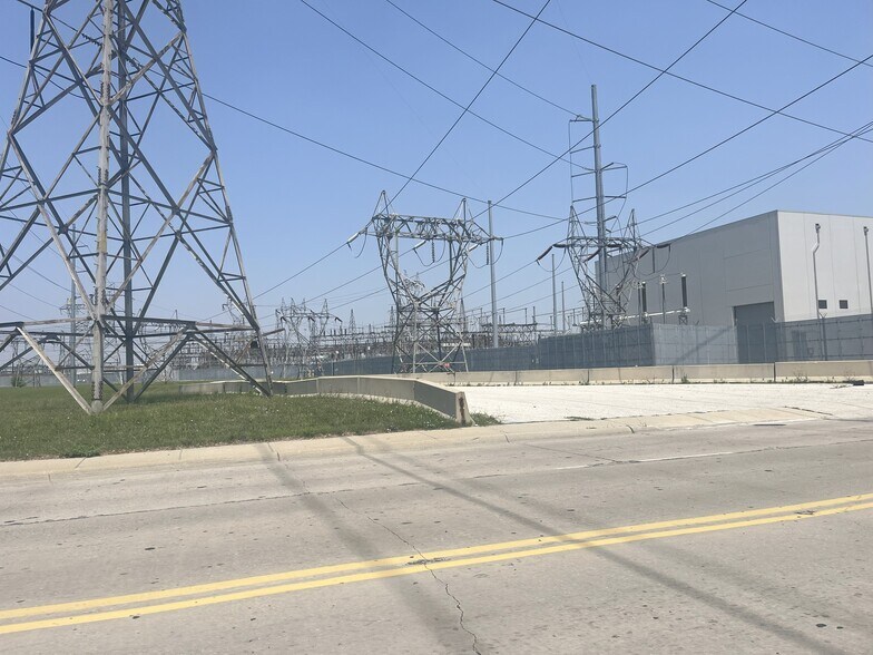 More Photos Of 5858 W 73rd St, Bedford Park Manufacturing For Sale