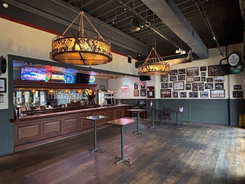 More Photos Of 7 S Superior St, Toledo Restaurant For Lease