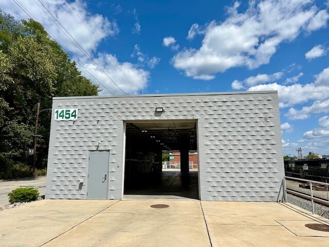 More Photos Of 1454 Freeport Rd, Tarentum Service For Lease
