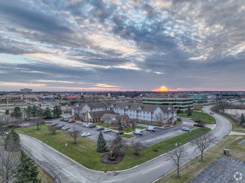 More Photos Of 8018 Delaware Pl, Merrillville Hotel For Sale