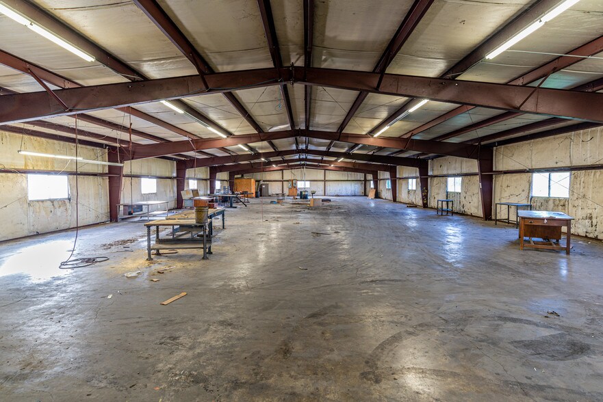 More Photos Of 311 S US Highway 69, Trenton Industrial For Sale