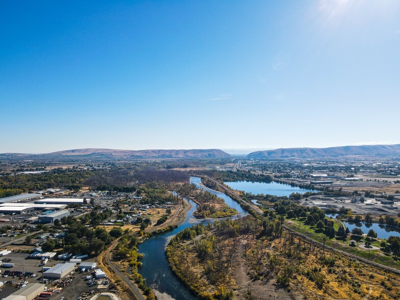 More Photos Of 2310 Terrace Heights Dr, Yakima Flex For Sale