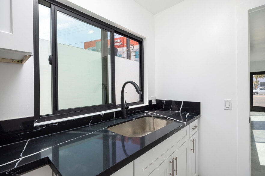 More Photos Of 718 Centinela Ave, Inglewood Storefront For Sale