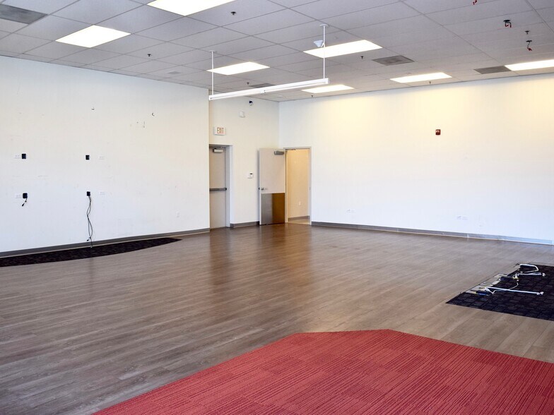 More Photos Of 7107-7221 SW Macadam Ave, Portland Unknown For Lease